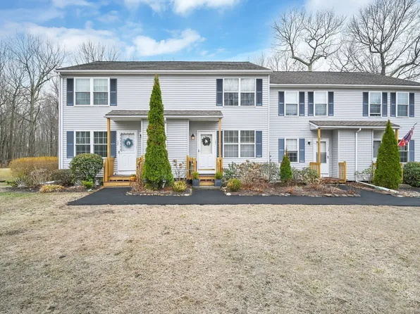 745 Merrow Road APT 131, Coventry, CT 06238