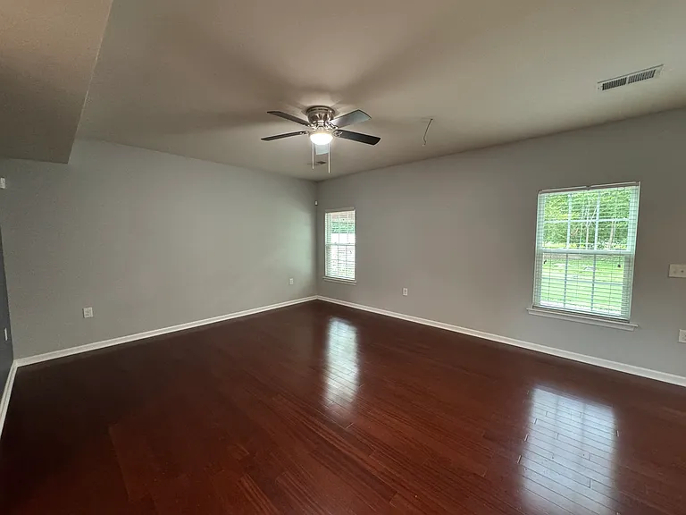 624 Leonard Ln — Photo 9
