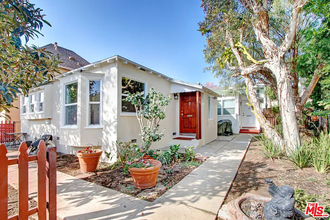 2 bed, 1.0 bath, 1200 sqft, $4,295 — Photo 2