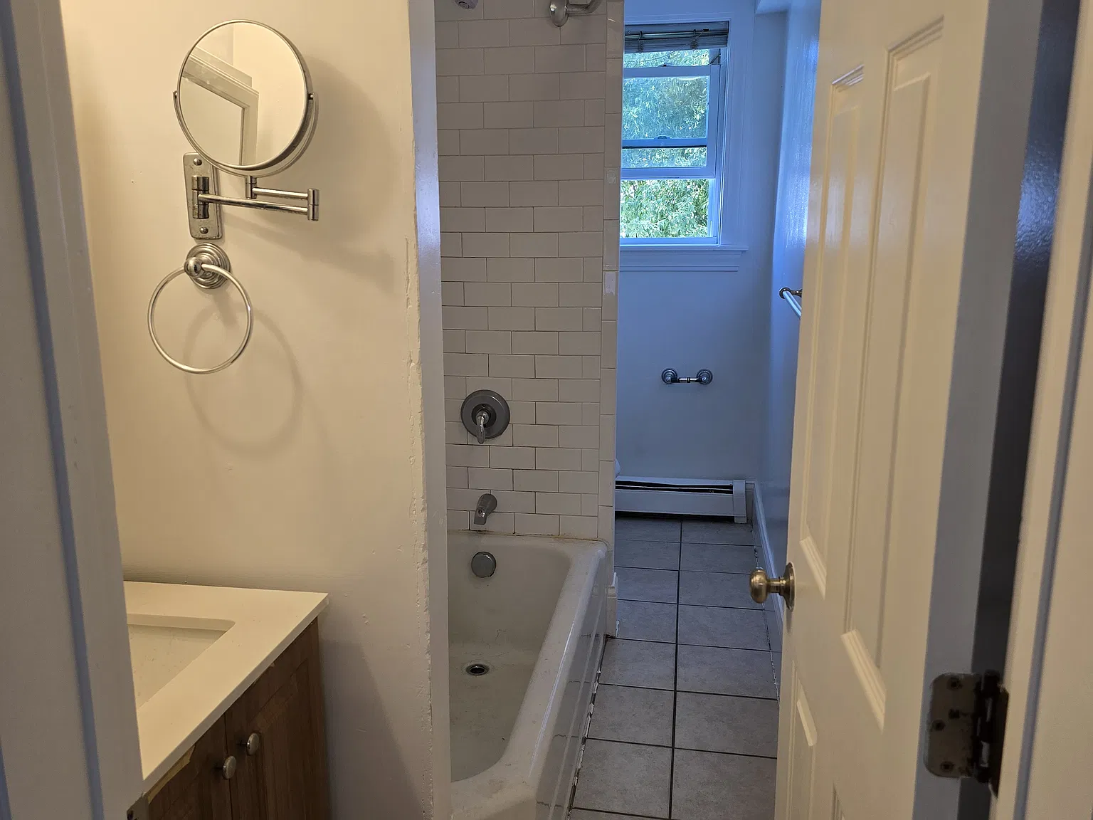 3 bed, 1000 sqft, $2,100 — Photo 3
