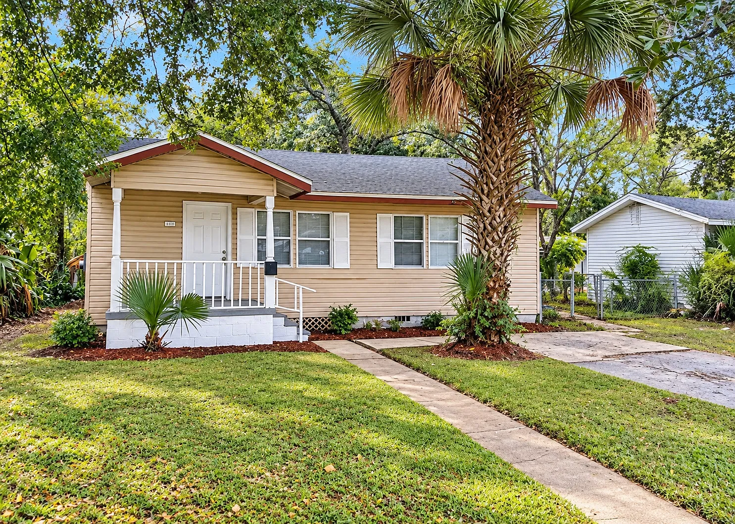 3 bed, 916 sqft, $1,170 — Photo 1
