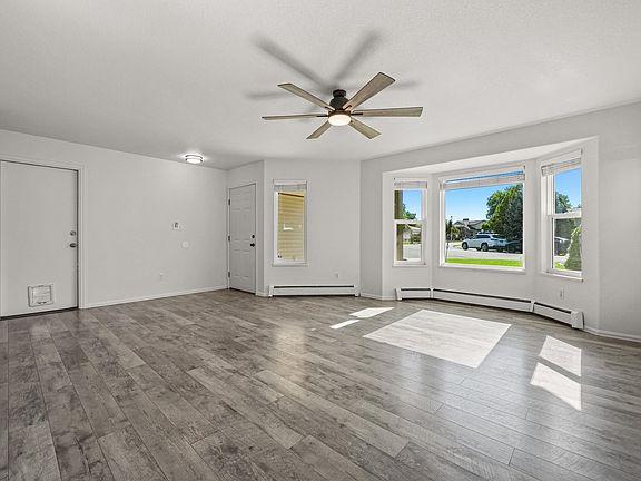 5th image of 275 W Hanover Cir