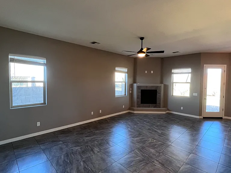 5681 N Bay Hill Ct — Photo 2