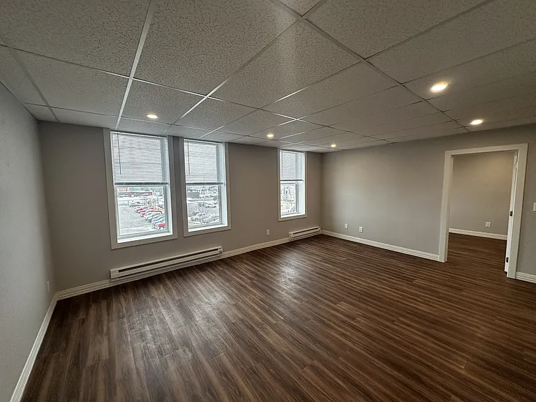 204 4th Ave — Photo 32
