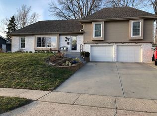 2117 Crown Flair Dr, West Des Moines, IA 50265