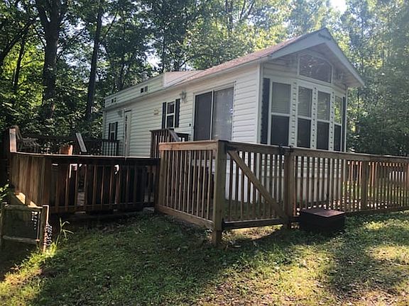 Beautiful tiered deck