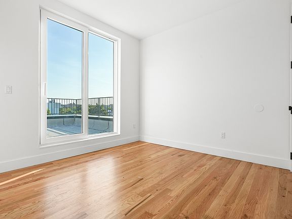 3rd image of 271 E 28th St #4C