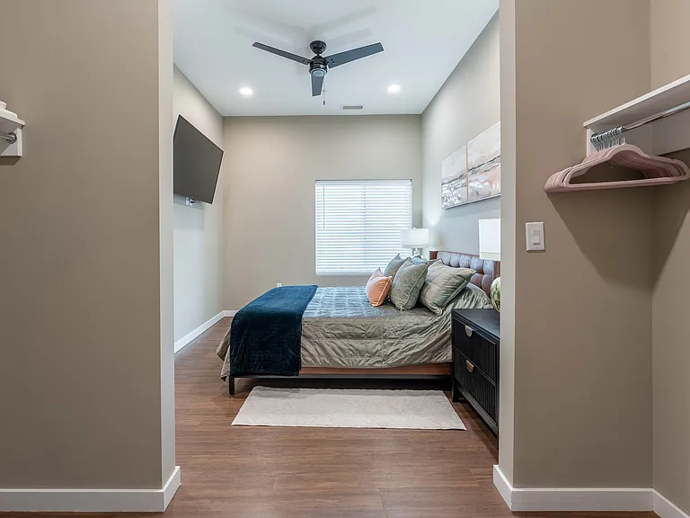 1364 E Battlefield Rd — Photo 117
