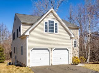 18 Schoolhouse Lndg UNIT 18, East Granby, CT 06026
