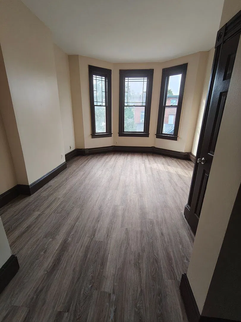 30 Morris Street — Photo 2
