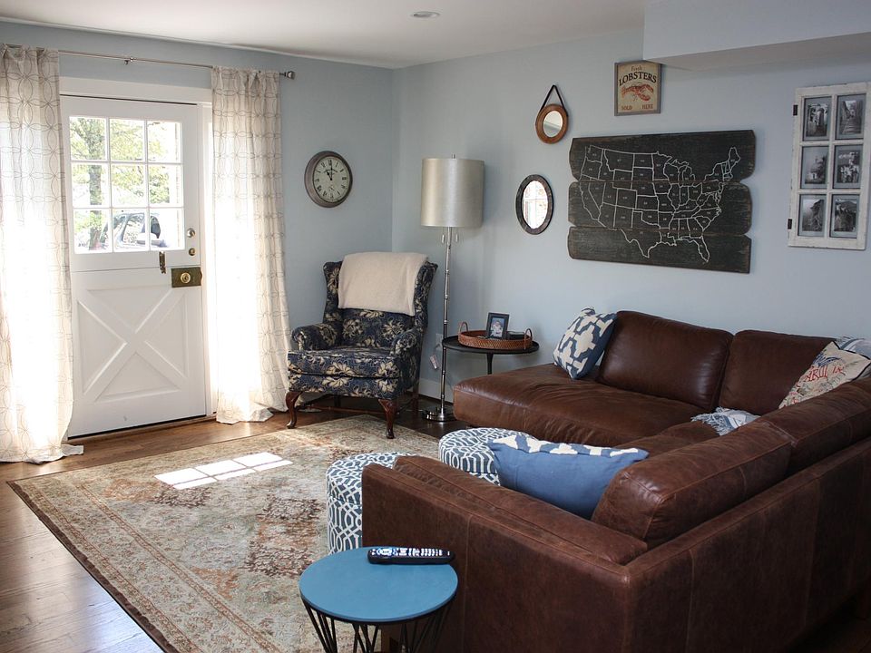 2nd image of 416 Nelson Dr NE