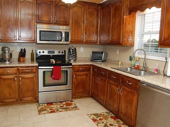 5th image of 201 Cedar Creek Cir