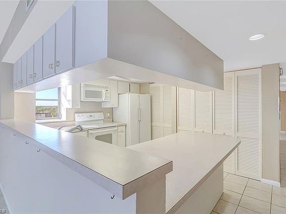 4th image of 3350 N Key Dr #704