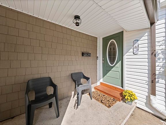 4th image of 3325 Condit St