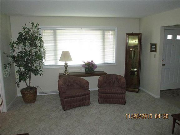 4th image of 643 Vincennes Ct