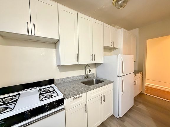 2nd image of 660 E 242nd St Floor 3