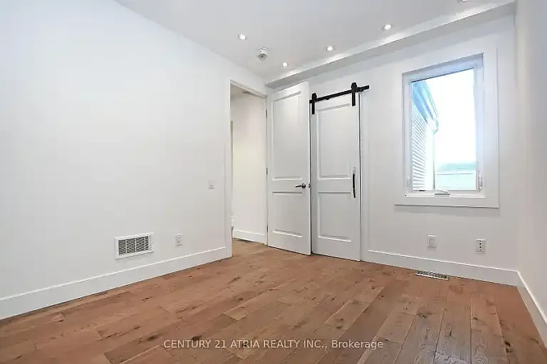 10 Palmerston Ave #1A — Photo 6