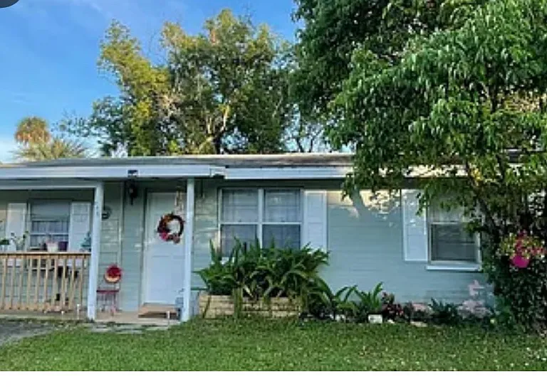 475 Brentwood Dr #A — Photo 1