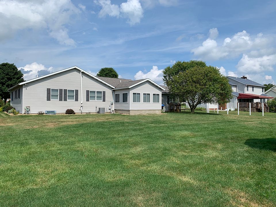2nd image of 40 Sue Anne Ln