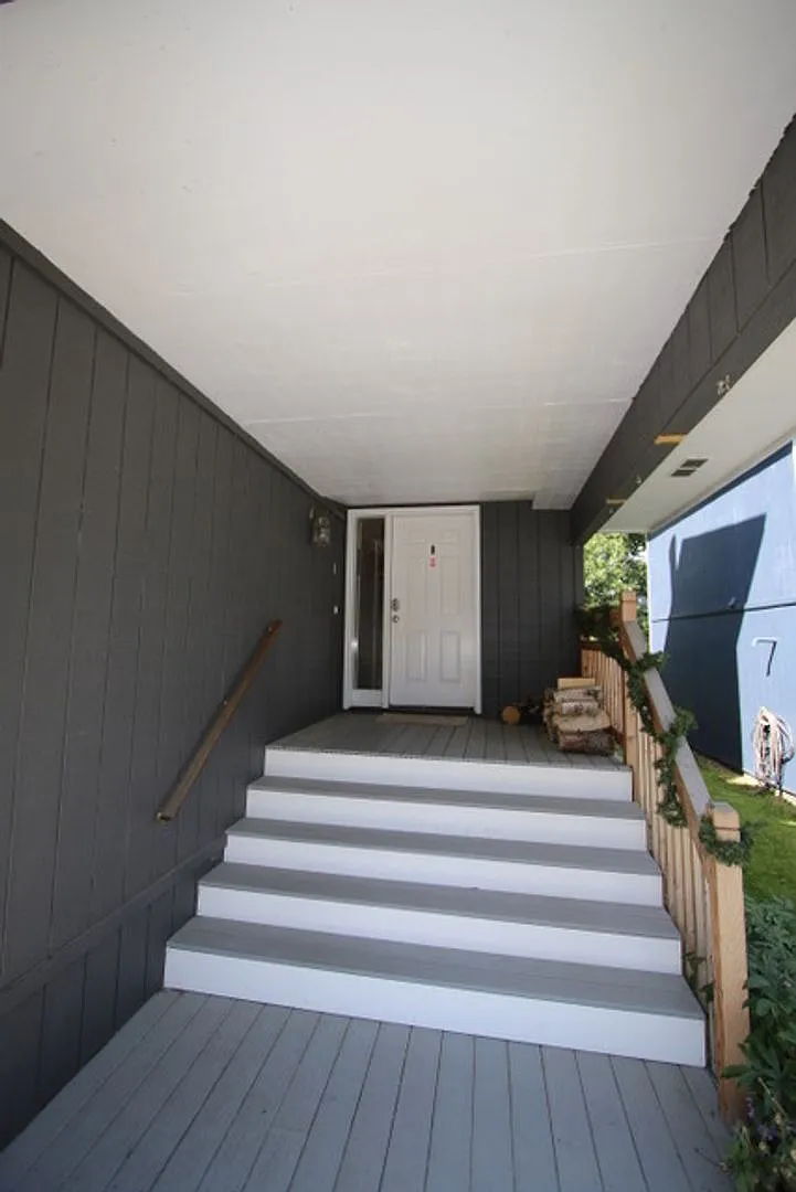 Cozy 3 Bedroom, 2.5 Bath Home in Eagle River — Photo 4