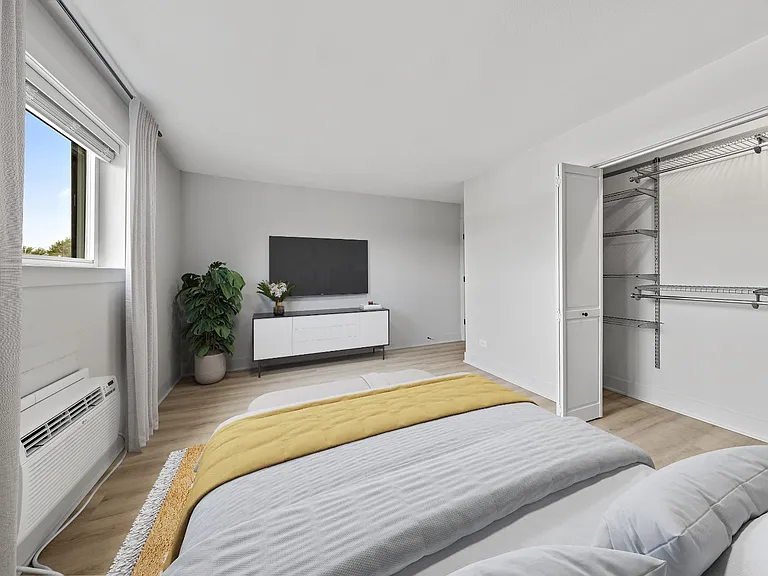 5616 N Washtenaw Ave #202 — Photo 6