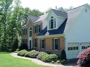 5608 Upland Woods Dr, Alexandria, VA 22310