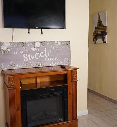 2nd image of 915 Forest Hill Blvd APT A