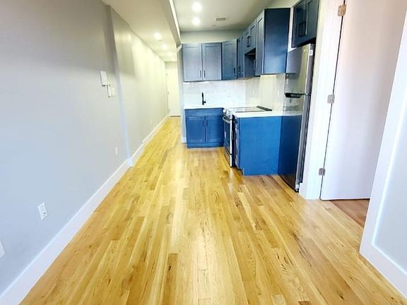 4th image of 2780 Claflin Ave #2A