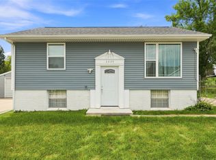 3025 29th Ave SW, Cedar Rapids, IA 52404
