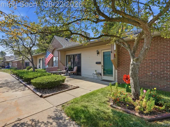 316 Spring Brooke Dr, Brighton, MI 48116