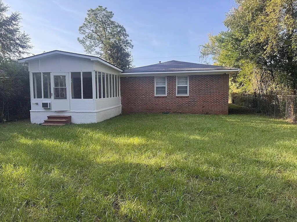 3 bed, 2.5 bath, 1680 sqft, $1,200 — Photo 4