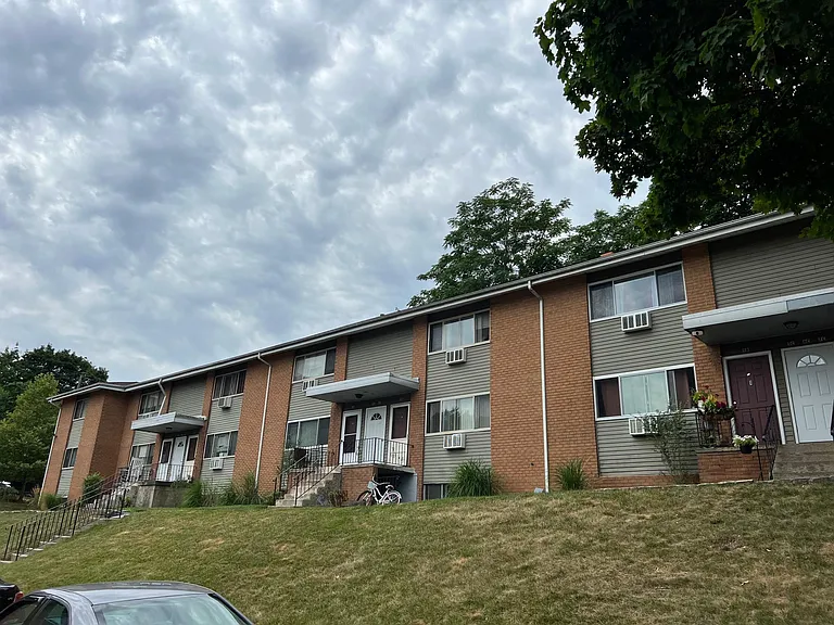 18 Waldron Ave #2B — Photo 4
