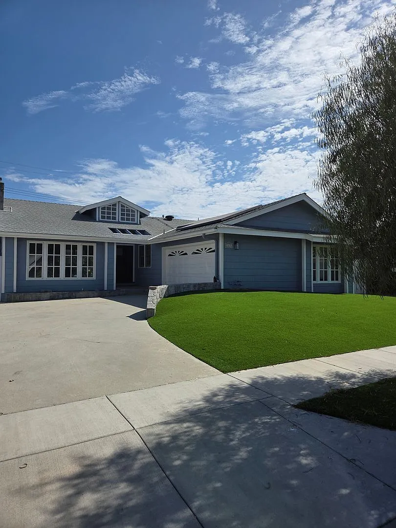 4 Bedroom 2 baths remodeled home — Photo 3