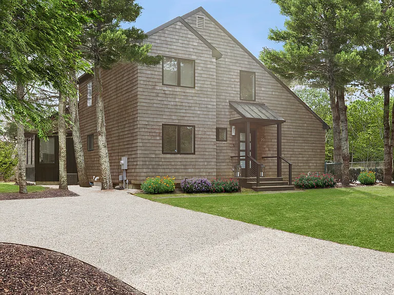 20 Blue Jay Way — Photo 16
