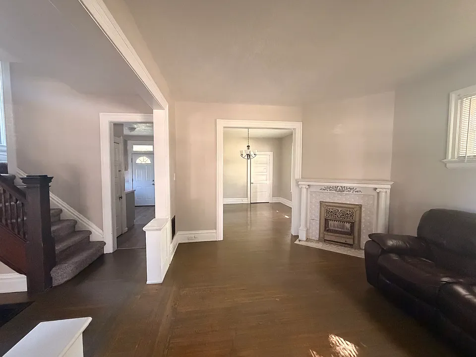 121 Machen St