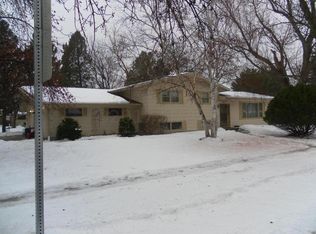 2409 9th St S, Fargo, ND 58103