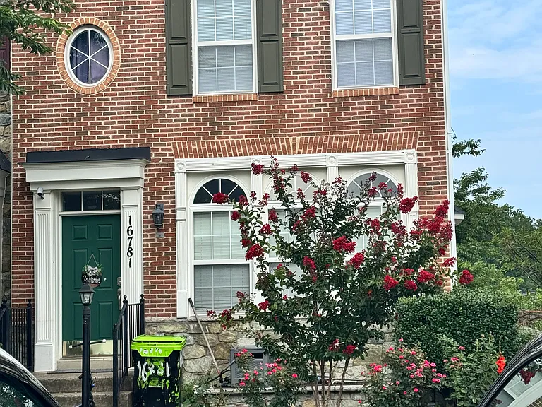 16781 Sweeney Ln — Photo 1