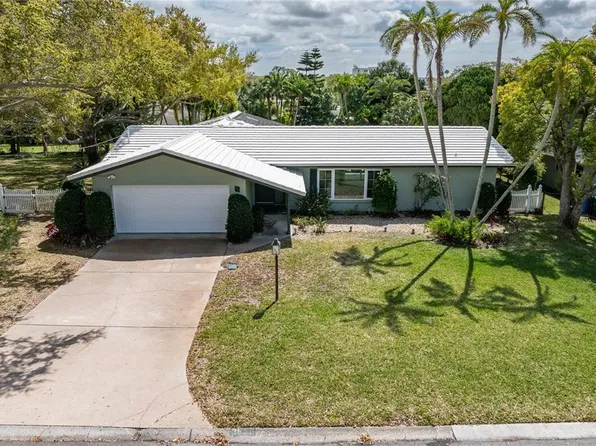 3820 McKay Creek Dr, Largo, FL 33770