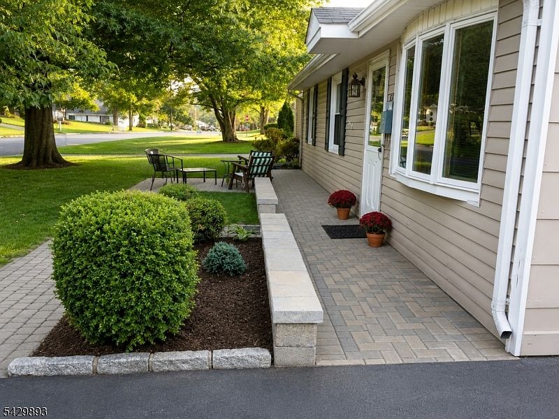 1st image of 53 Harry Rd
