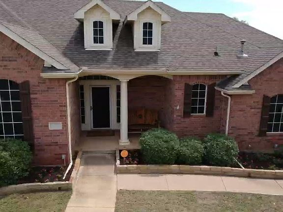 4th image of 3057 Big Springs Dr