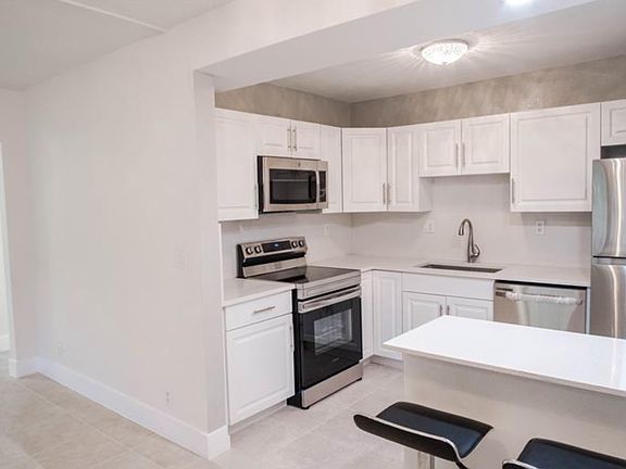 3rd image of 760 SE 2nd Ave #D215