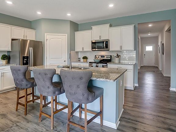 4th image of 107 Mannaseh Dr W