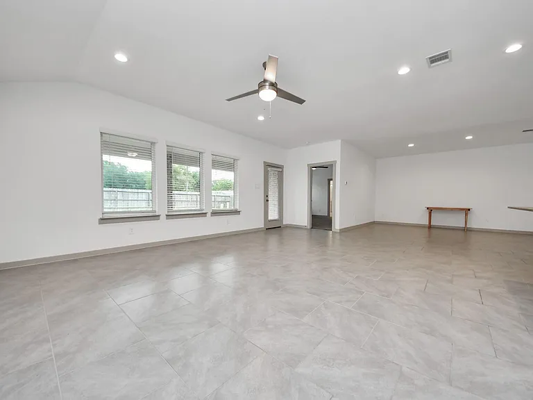 1118 Hyde Lake Ln — Photo 12