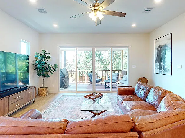 4 bed, 3.5 bath, 2386 sqft, $3,650 — Photo 4