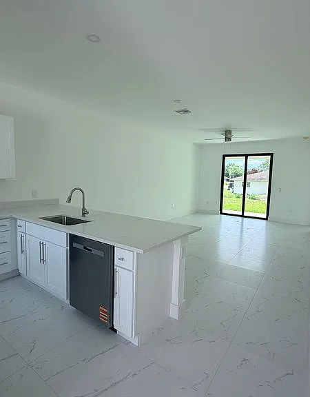 496 Loretta Blvd — Photo 1