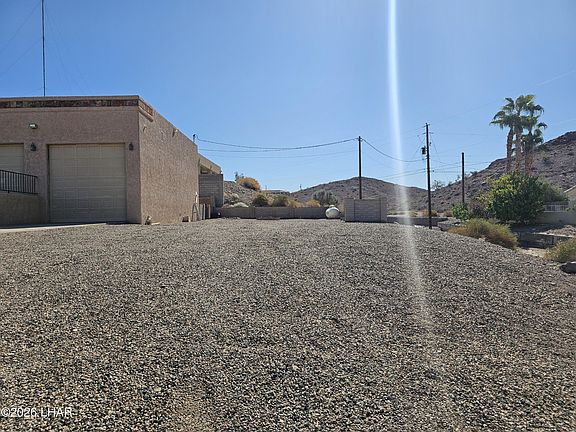 3rd image of 3298 Chanute Dr