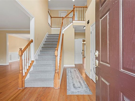 5th image of 135 McCook Way NW