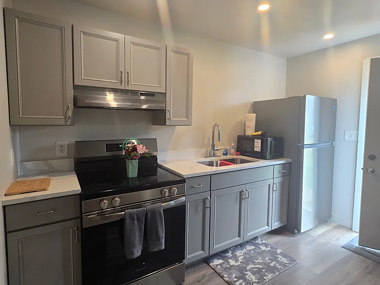 600 Seborn Ave — Photo 2