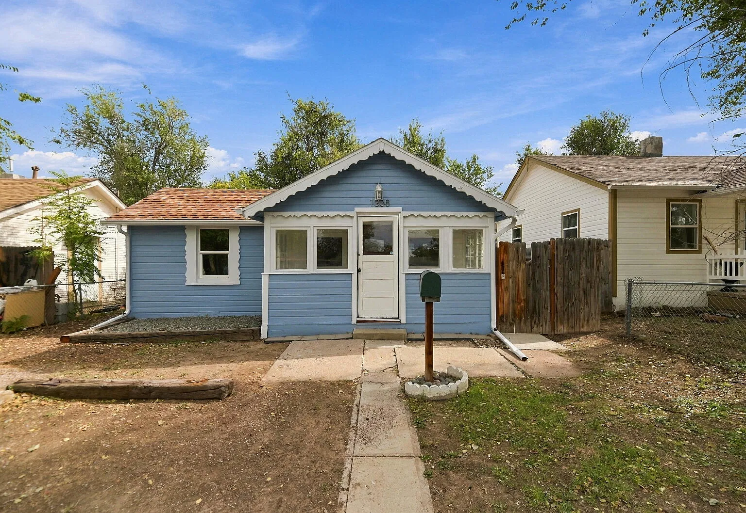 1 bed, 1.0 bath, 564 sqft, $1,496 — Photo 3