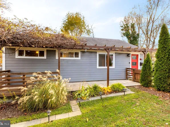 1131 Parrish Dr, Rockville, MD 20851